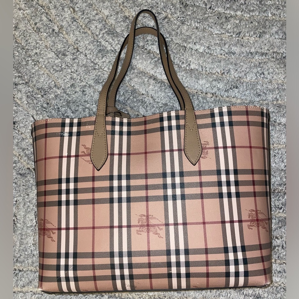 Burberry Medium Reversible Leather Tote - Mid Camel, Haymarket Check - Picture 11 of 16
